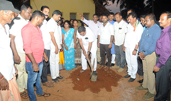 ಸಣ್ಣಕುಕ್ಕು ಚಿಲಿಂಬಿ ಬರಿಮಾರು ಕಾಂಕ್ರಿಟ್ ರಸ್ತೆ ಕಾಮಗಾರಿಗೆ ಶಿಲಾನ್ಯಾಸ